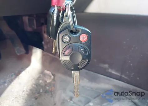 2009 Ford Escape Xlt z USA, uszkodzony, nr VIN 1FMCU93G49KD03777